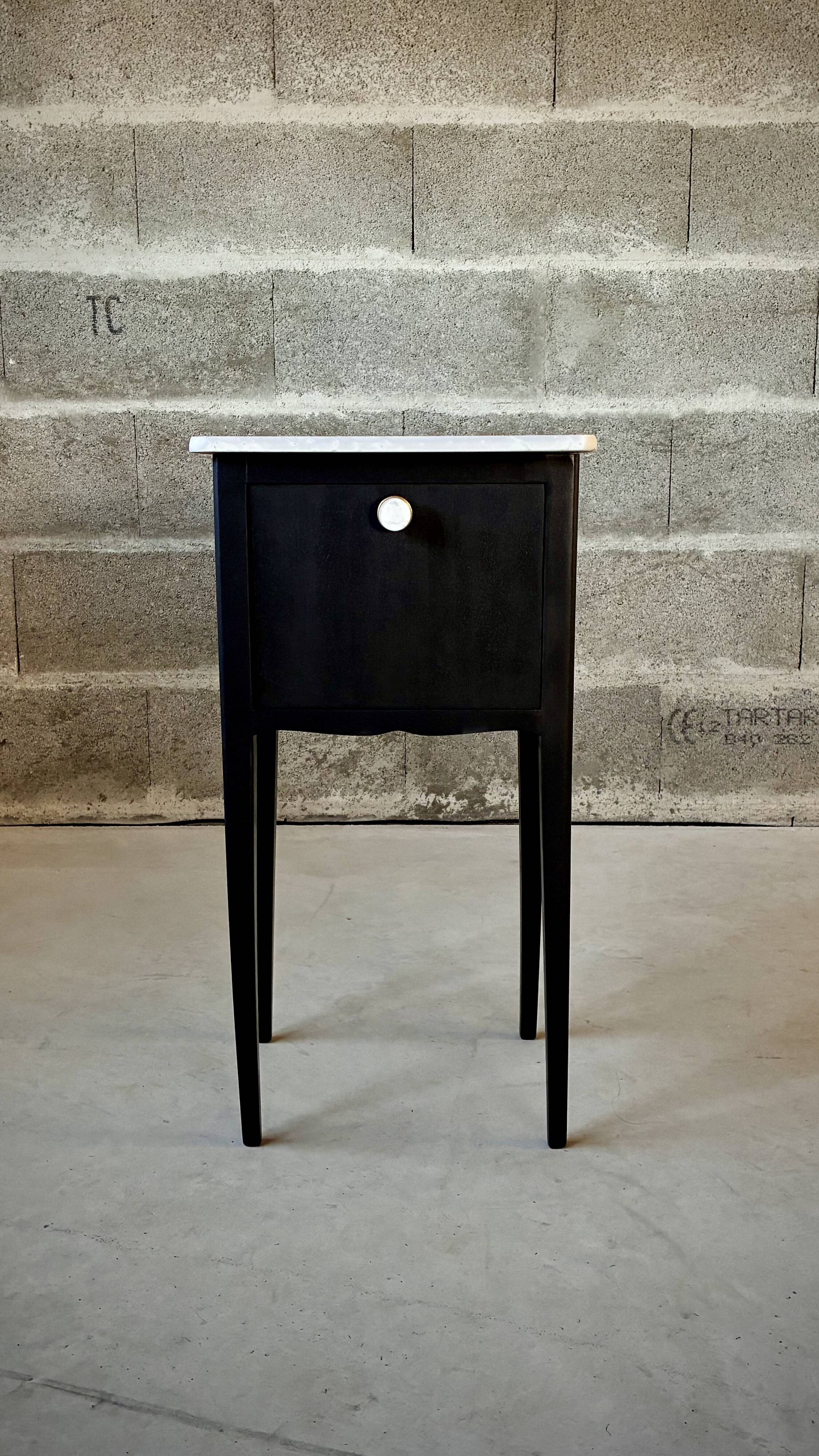 Nightstand / Bedside Table / Side Table