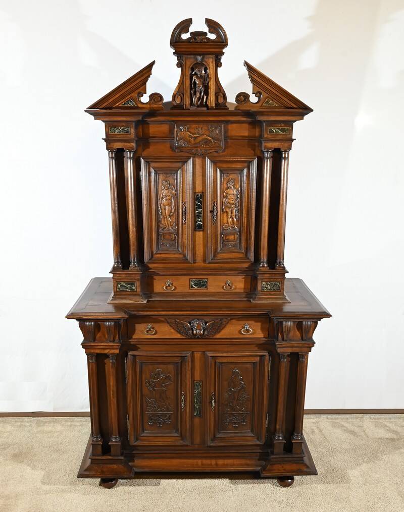 Petit Buffet Deux Corps en Noyer Massif, style Renaissance – Milieu XIXe