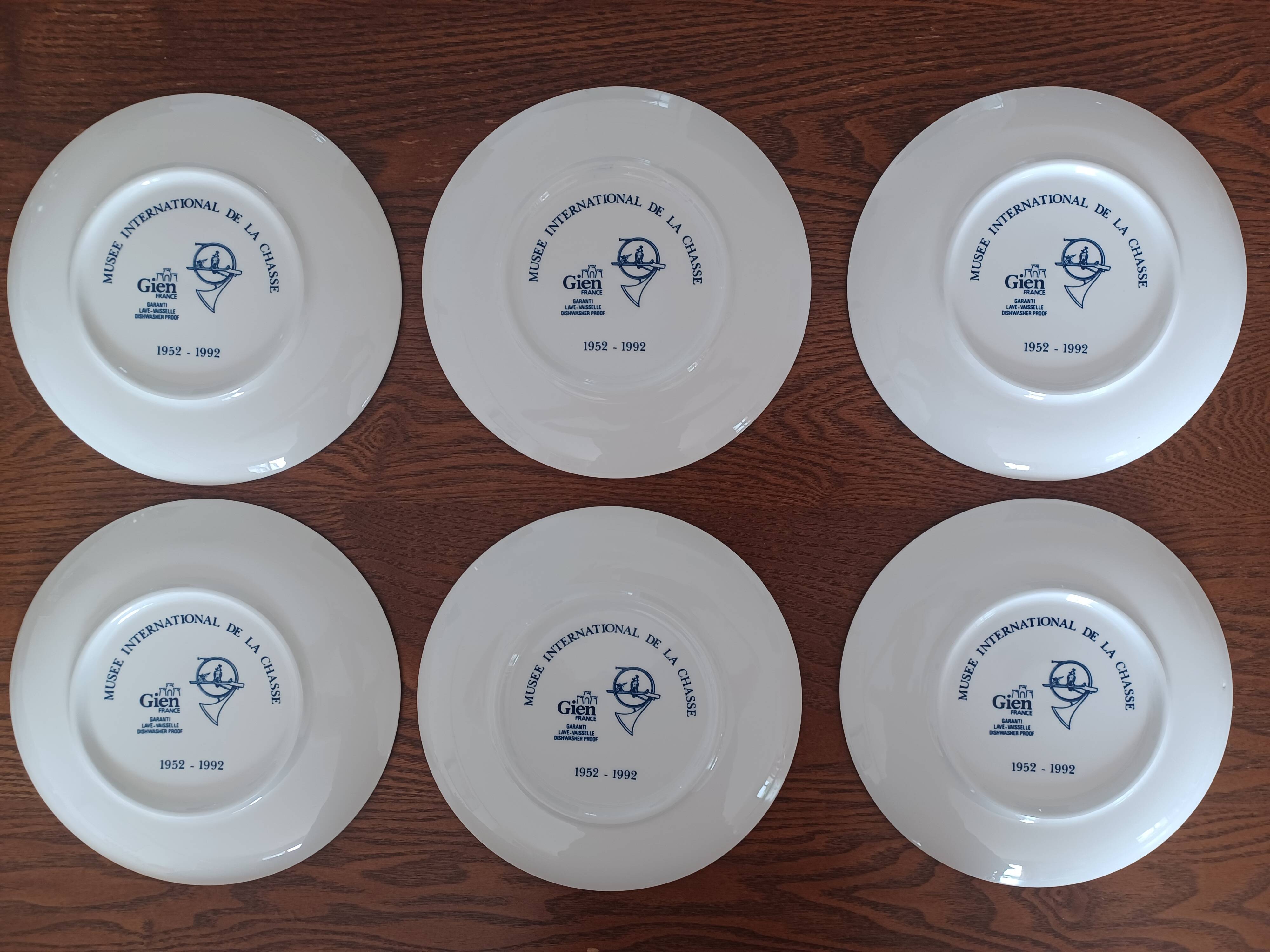 Gien porcelain plates, hunting scenes