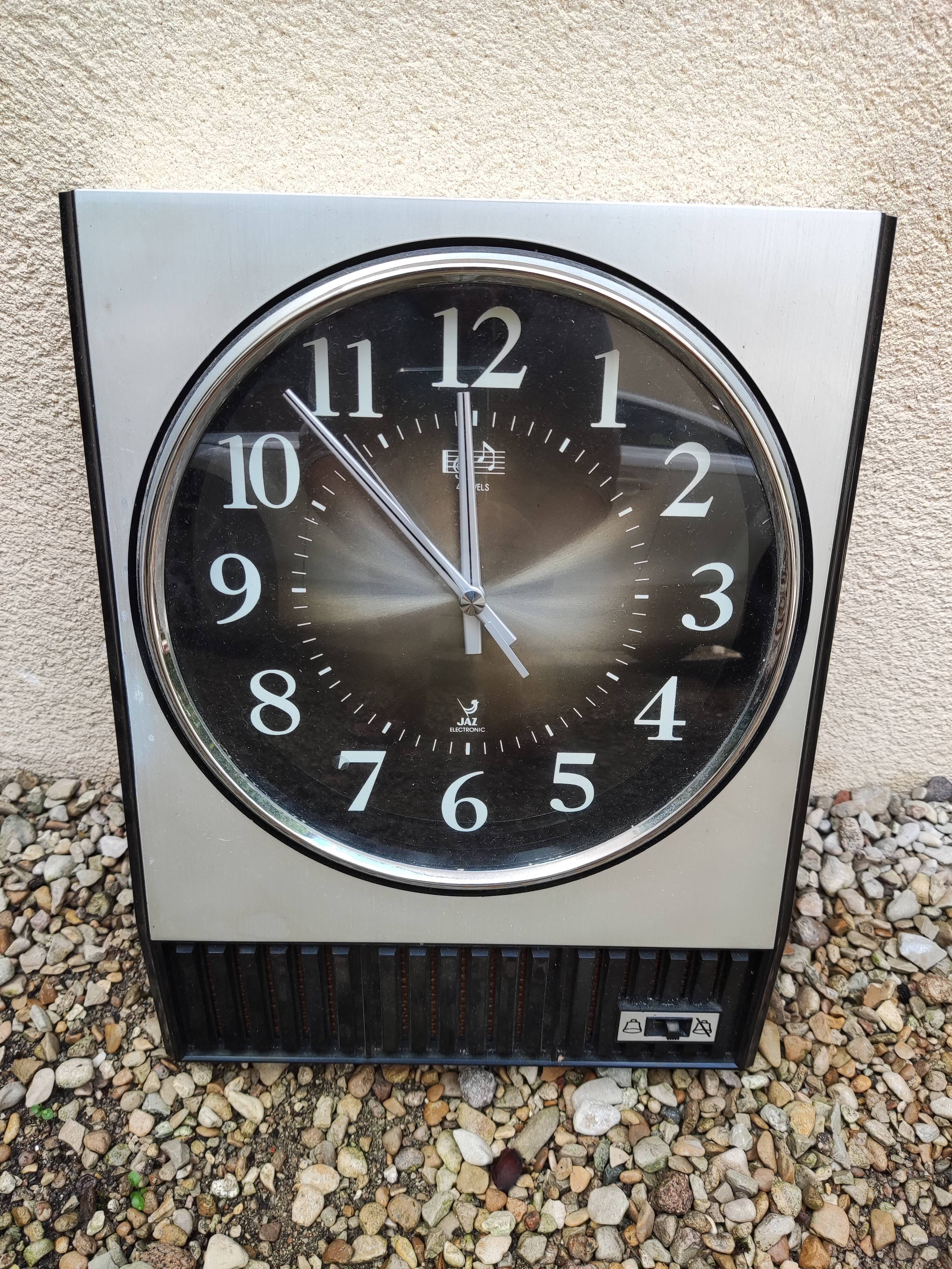 Jaz wall clock