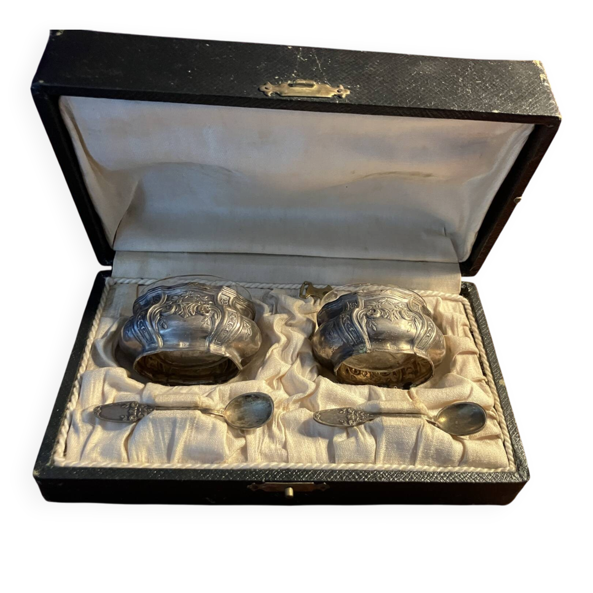 Set of 2 metal salt shakers