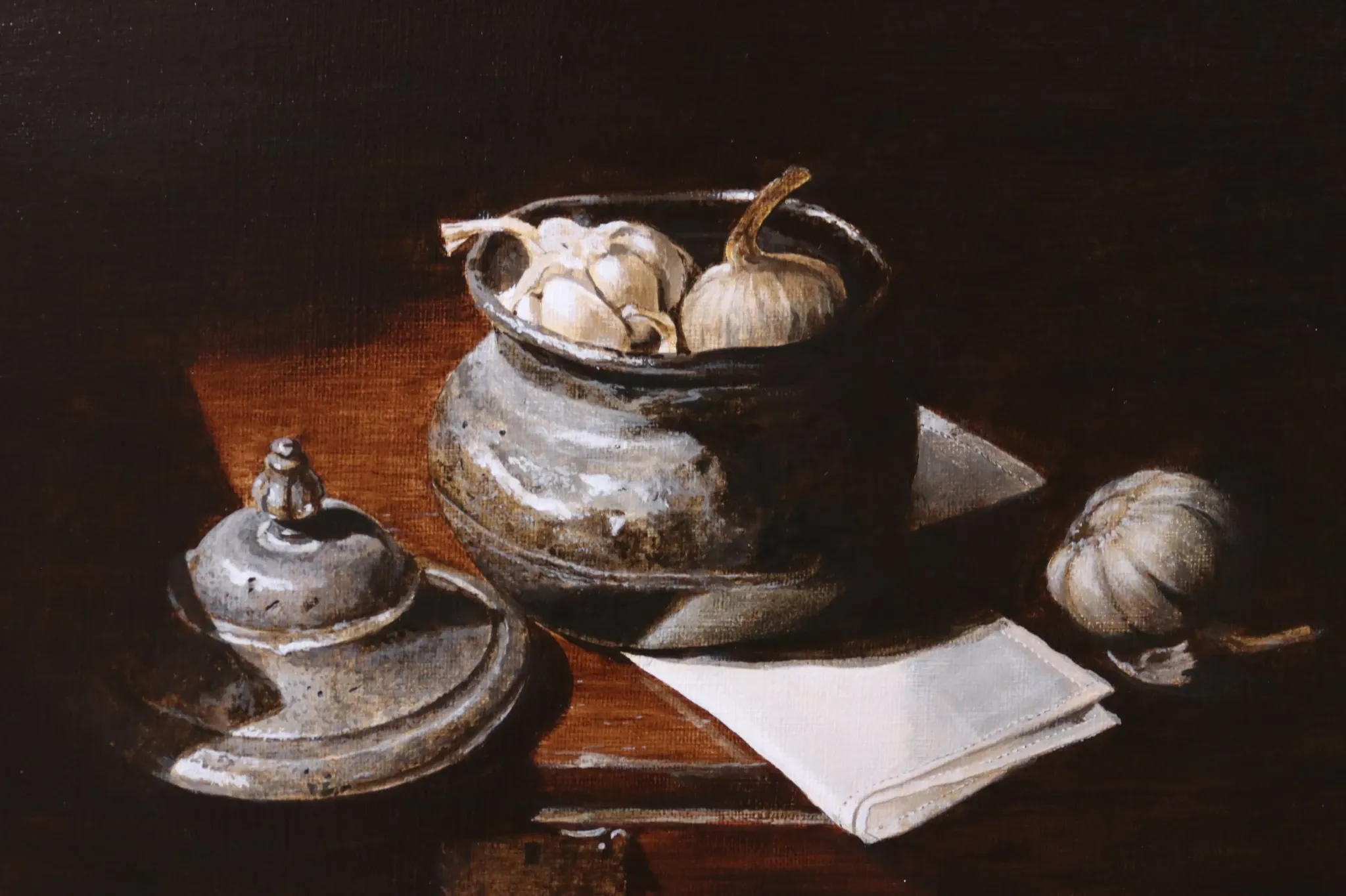 Still life with pewter pot and garlic – Marjolein van den Berg, c. 2011