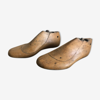 Pair of shapes of shoes, wood, shoemaker accessories