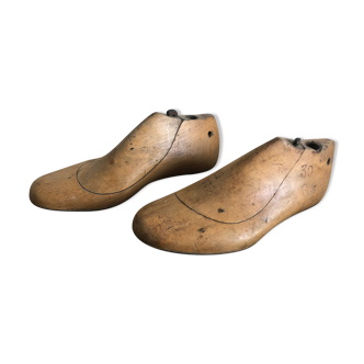 Paire de formes de chaussures bois accessoires de cordonnier