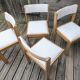 Série de 4 chaises vintages restaurées/ Bouclette blanc
