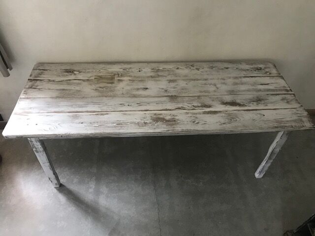 White patinated farmhouse table