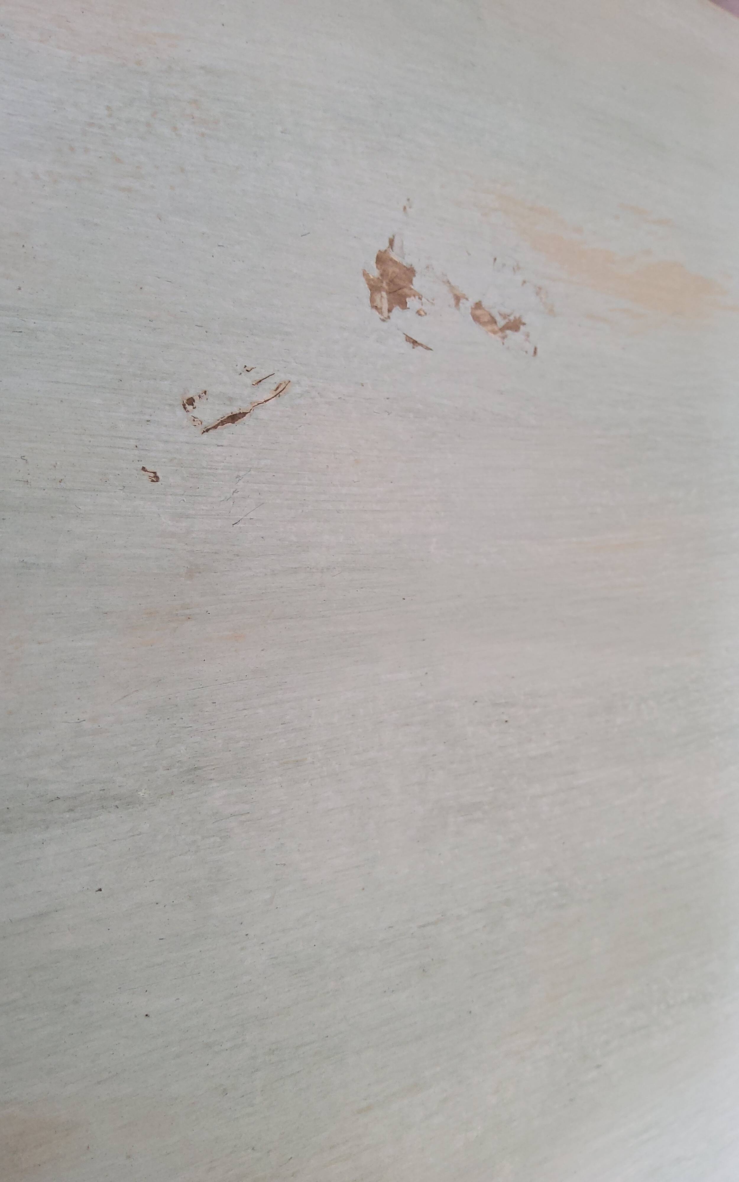 Commode galbée patinée