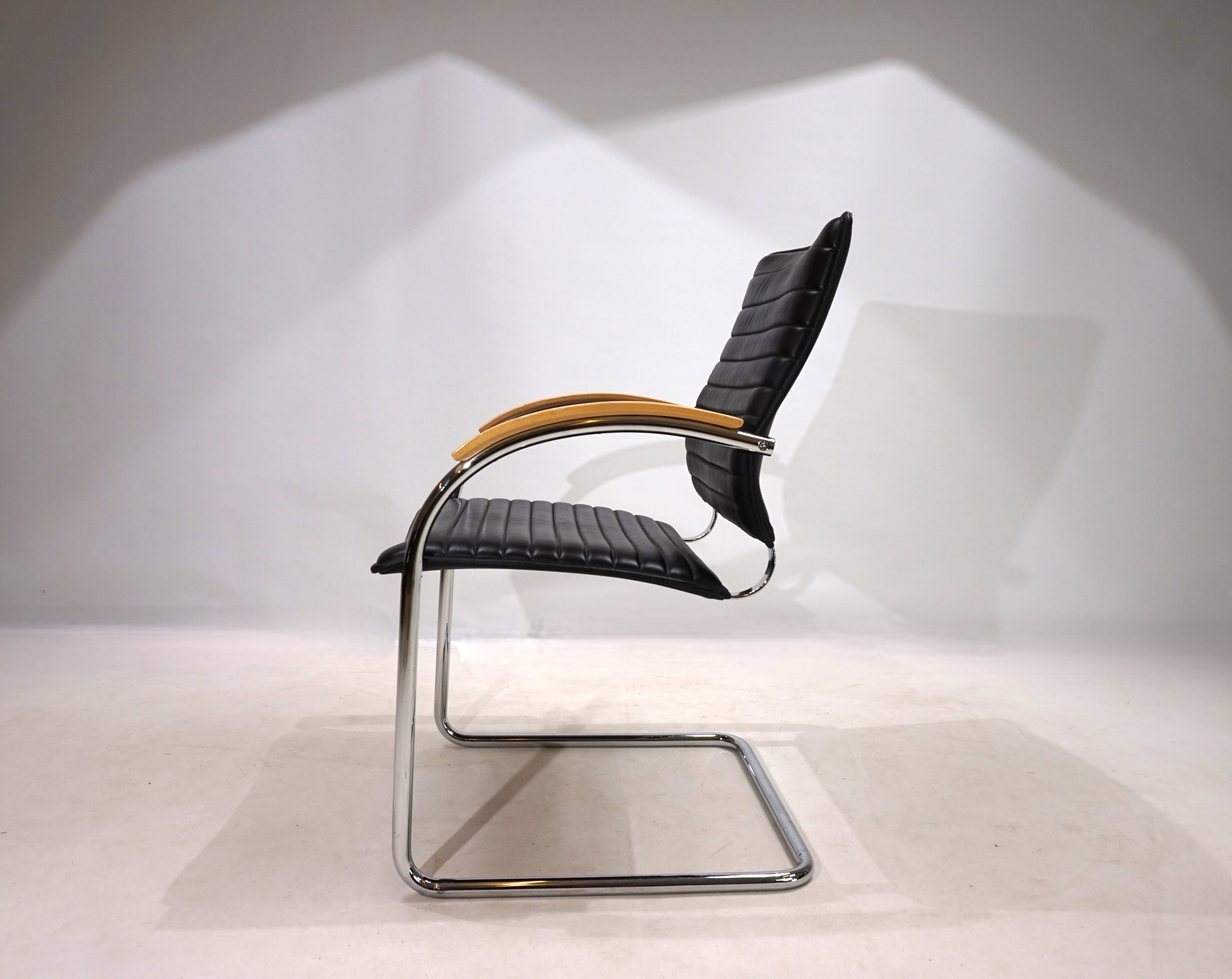 Chaise de salle à manger/conférence en cuir Thonet S74 par Josef Gorica, 1990