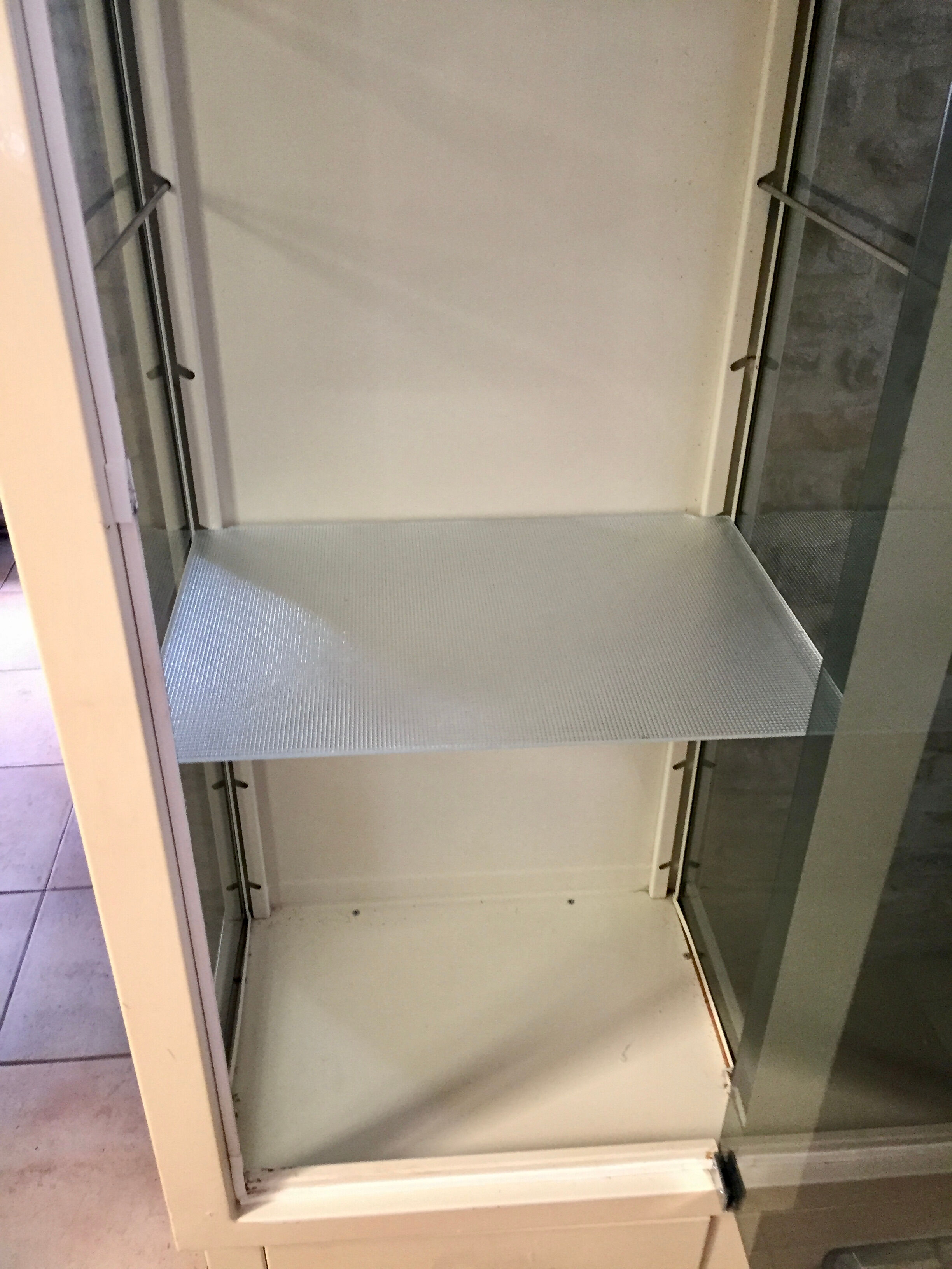 Armoire metallique vintage