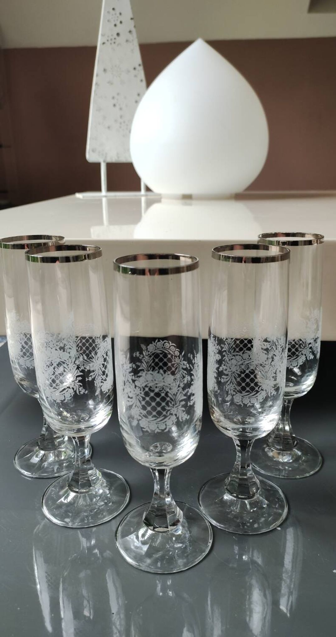 Set of 5 Champagne Flutes. Crystal glass. Empire style. Floral motifs.