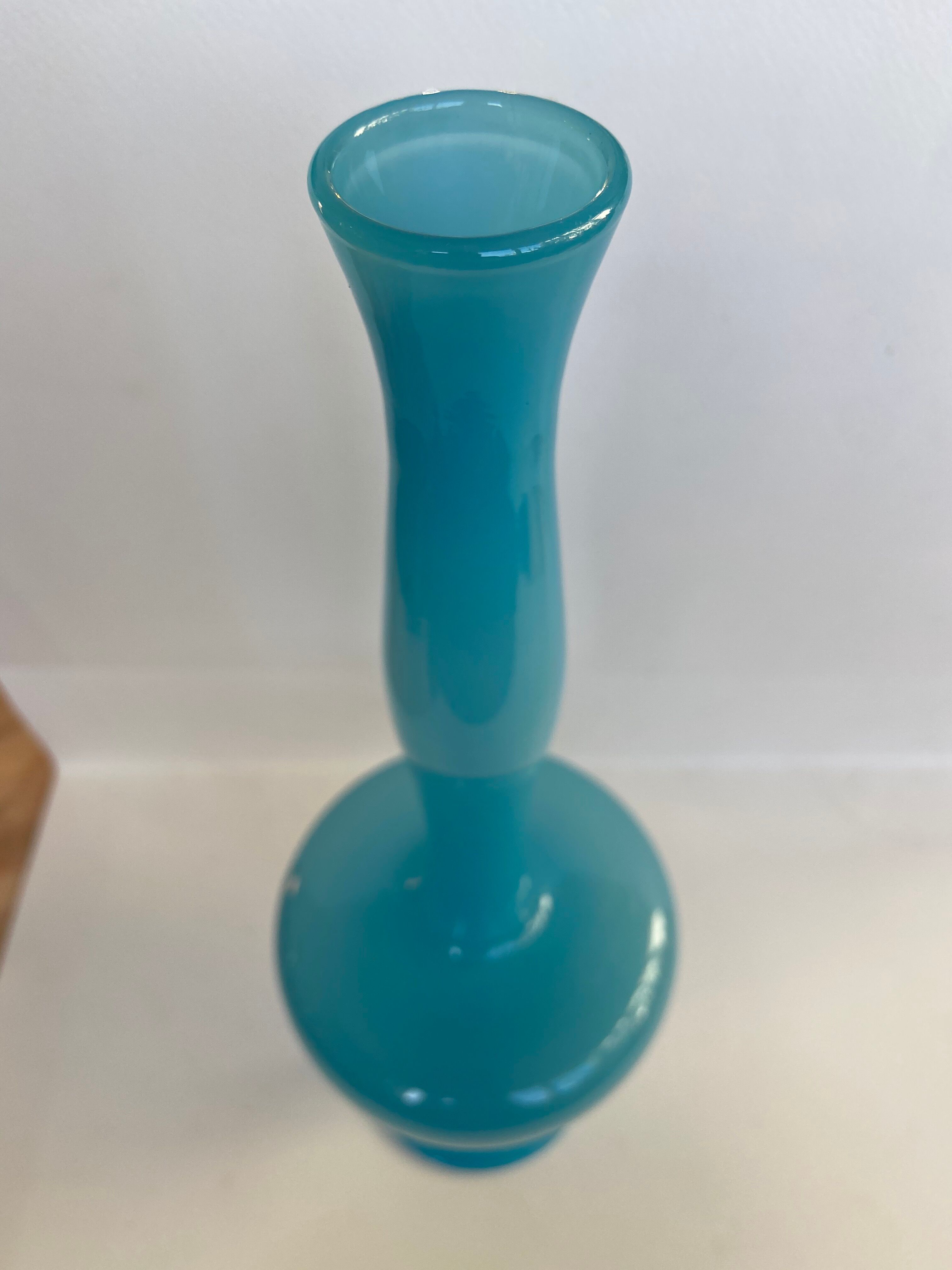 Opalin glass soliflore