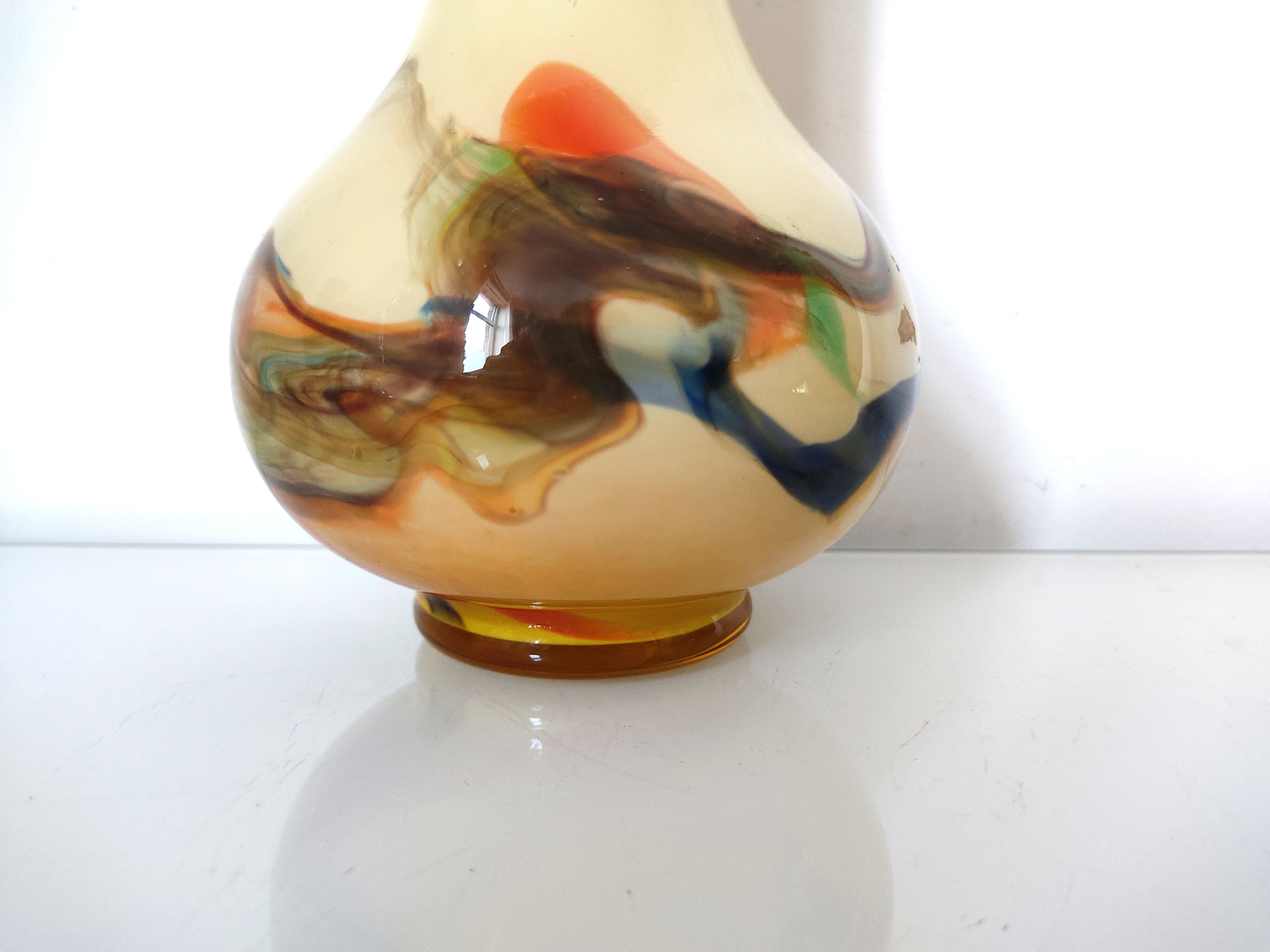 Vase en verre décor fumée colorée