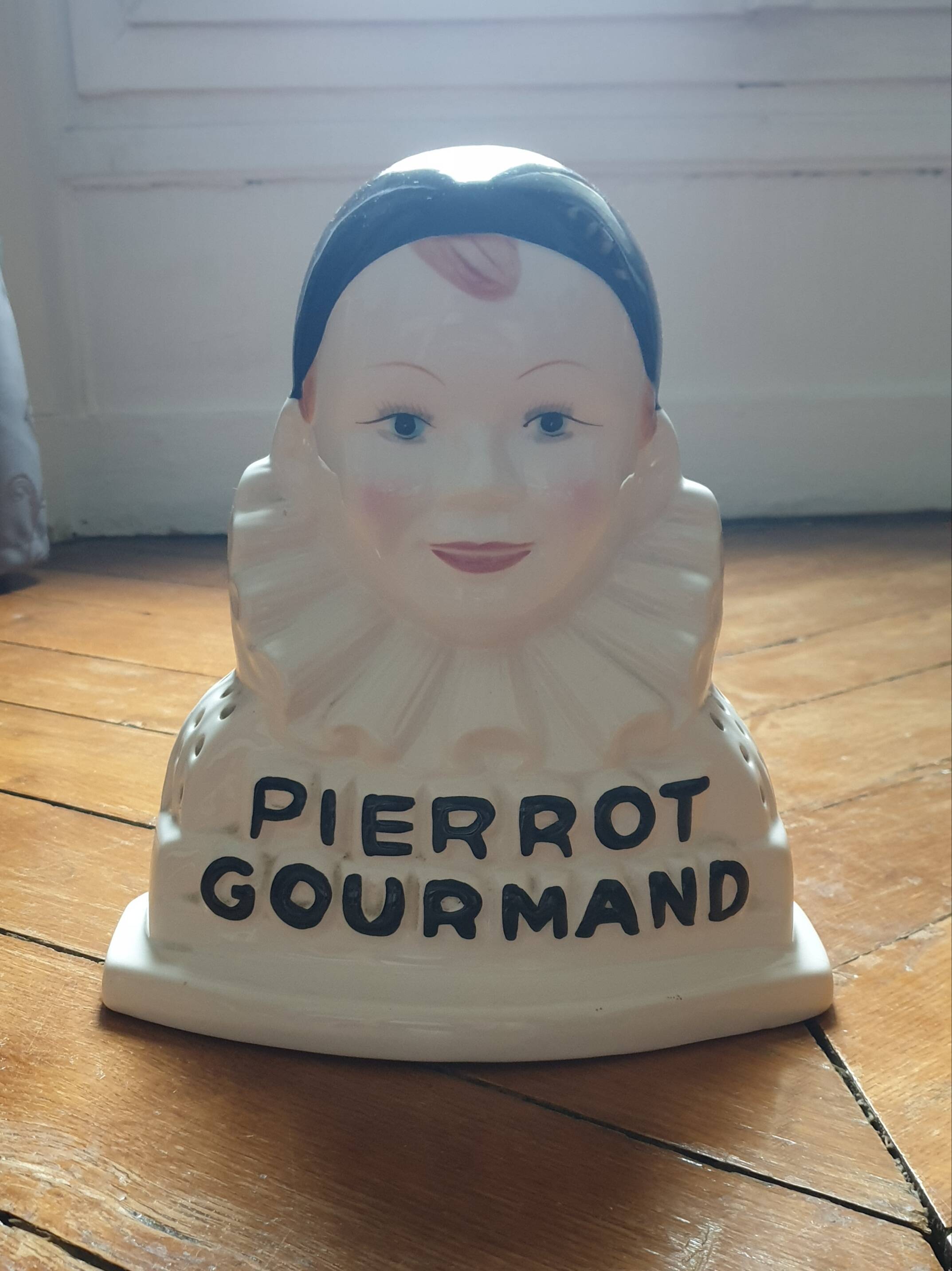 Bust Pierrot Gourmand lollipop holder