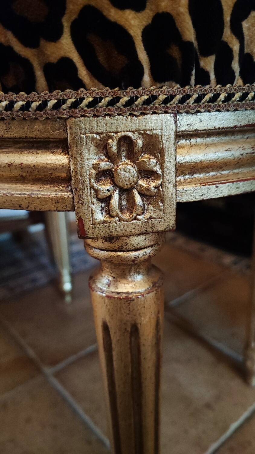 Tabouret en bois doré