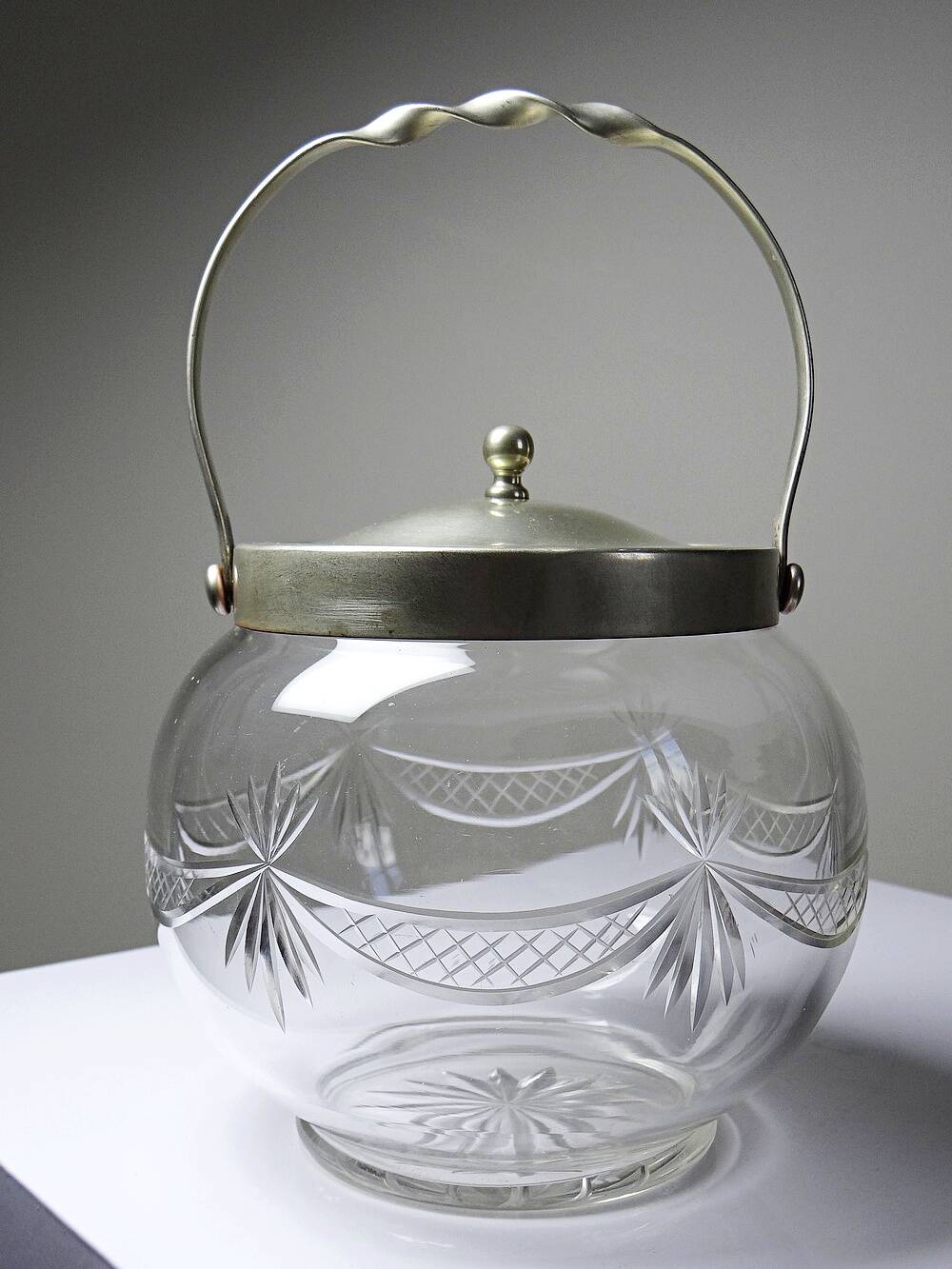 Pot/bowl with a bubble design, antique engraved crystal from Bohemia and silver-plated metal, 1920-1940.