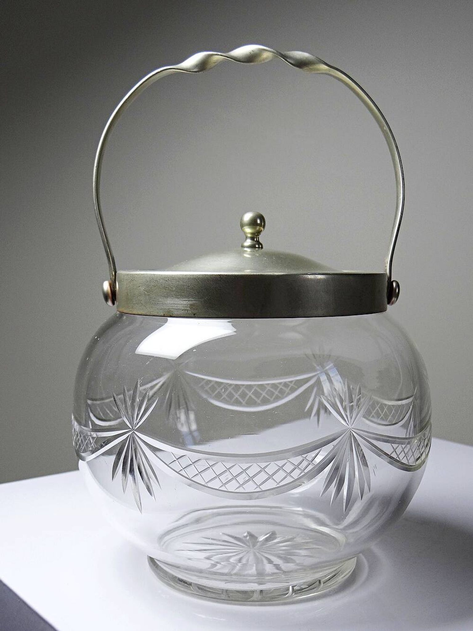 Pot/bowl with a bubble design, antique engraved crystal from Bohemia and silver-plated metal, 1920-1940.