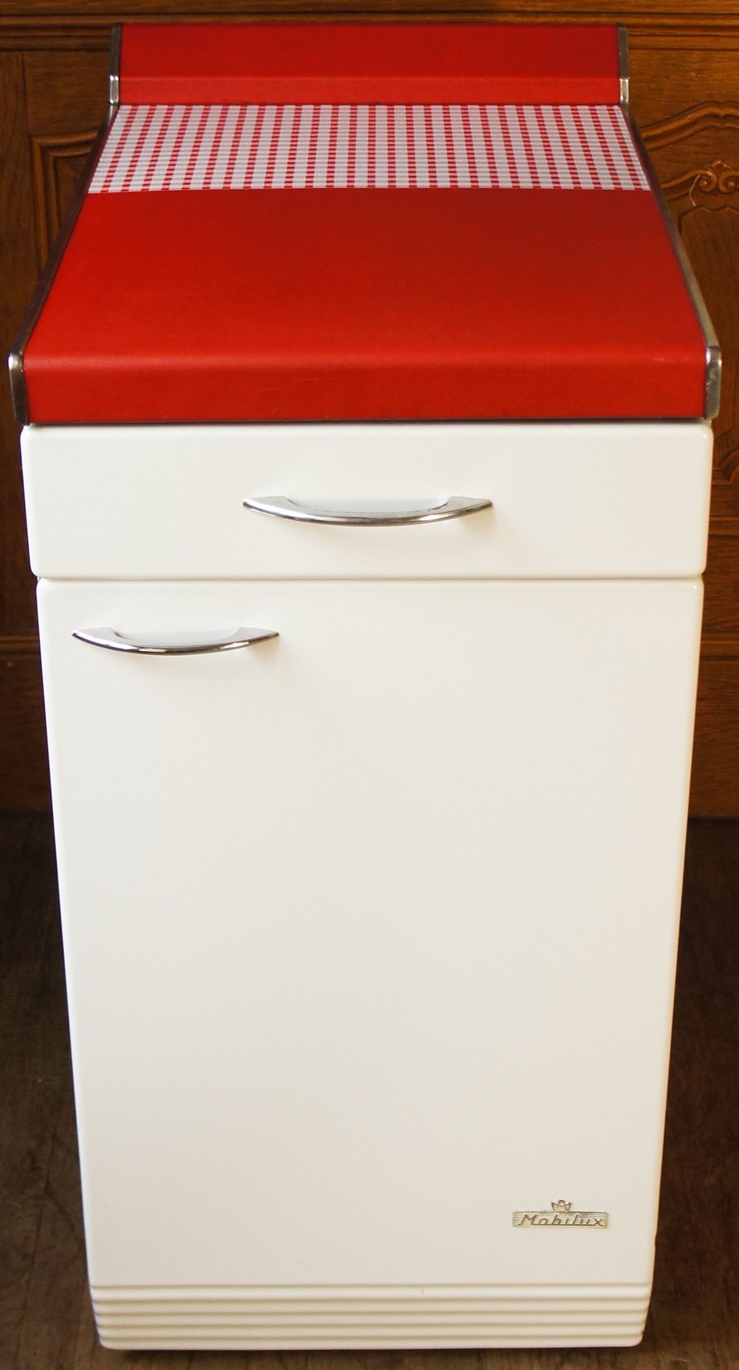 Pantry cabinet in enamelled sheet metal Mobilux around 1950
