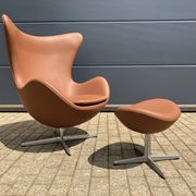 2x Fritz Hansen Egg Chair +1x Ottoman in Cognac leather NIEUW!!