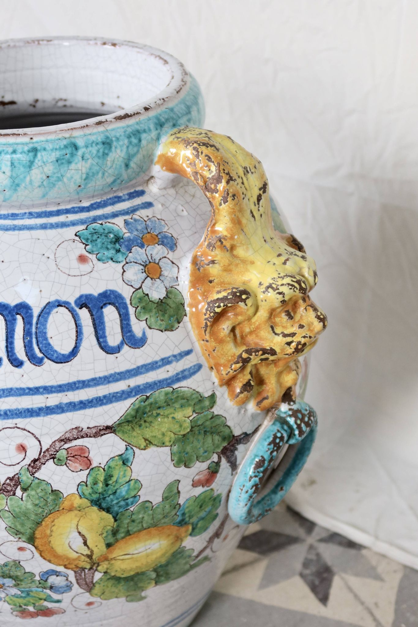 Grande urne à citrons en céramique émaillée