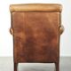 Fauteuil en cuir de vachette au look anglais caractéristique
