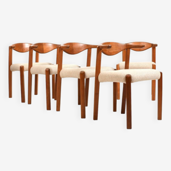 Ensemble de cinq chaises en teck massif par Dyrlund