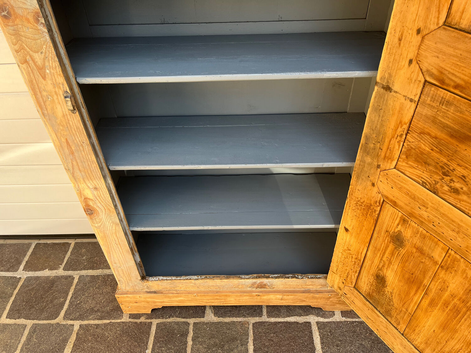 Parisian wardrobe/hosiery