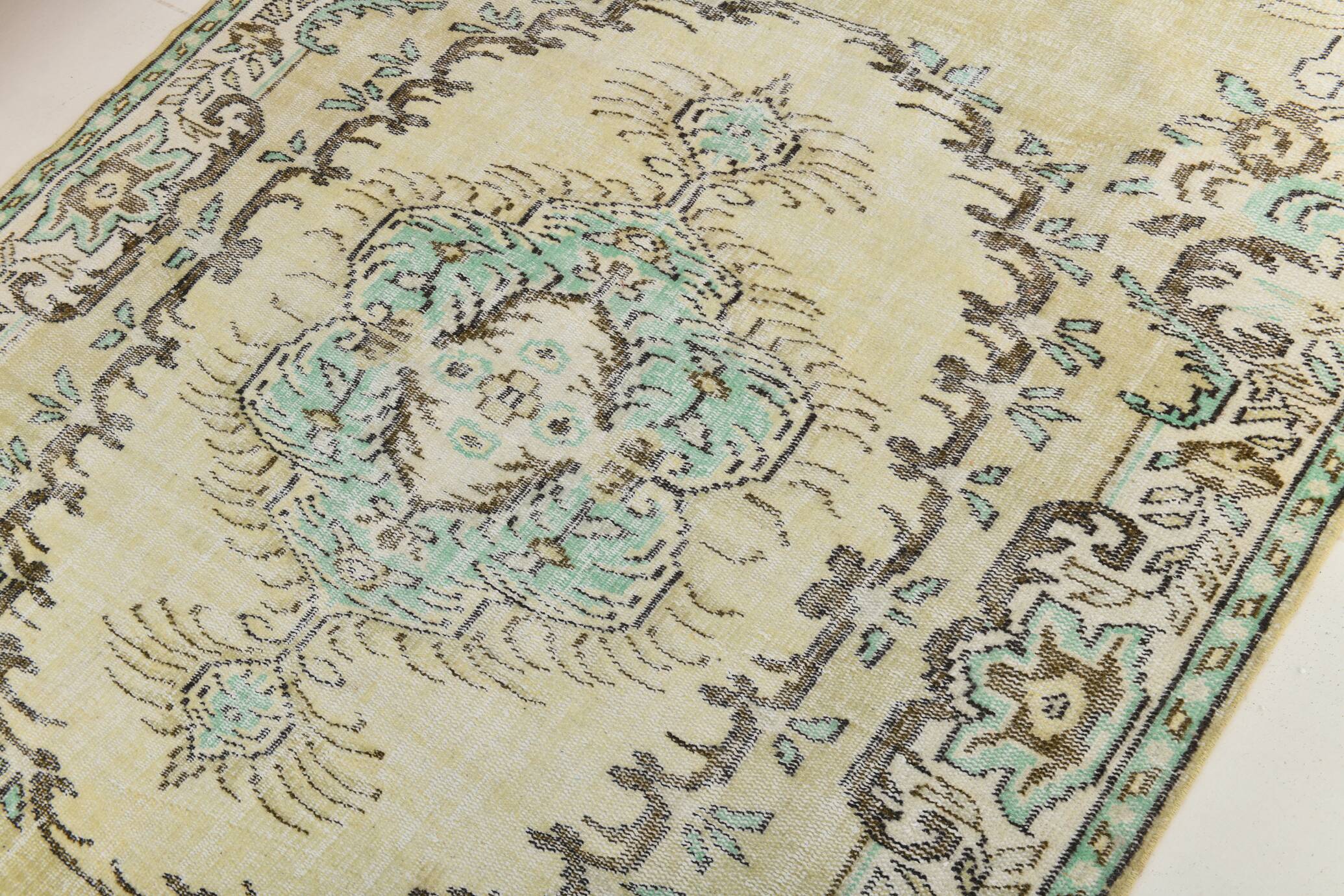 Tapis persan oriental vert clair et jaune 5x8, 165x238 cm
