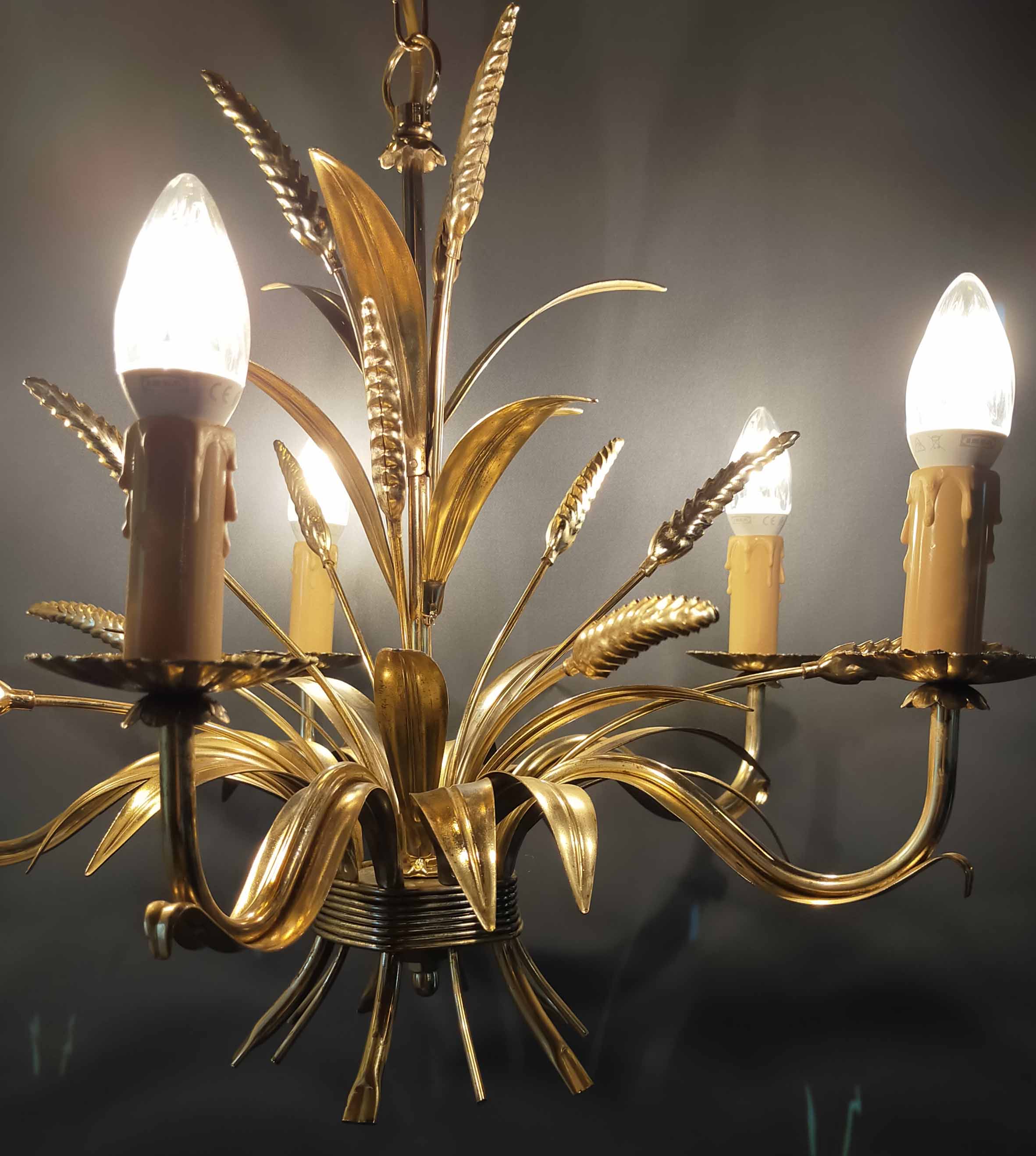 Hanging lamp ears of wheat