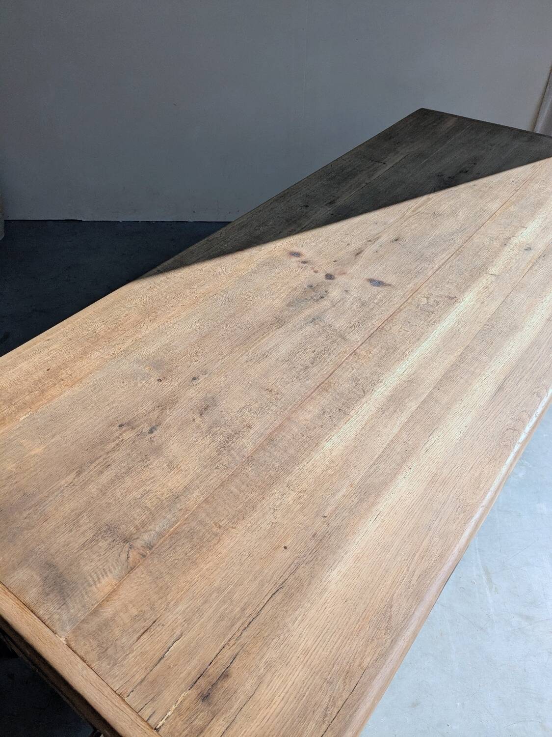 Farmhouse table with drawers for 10 people