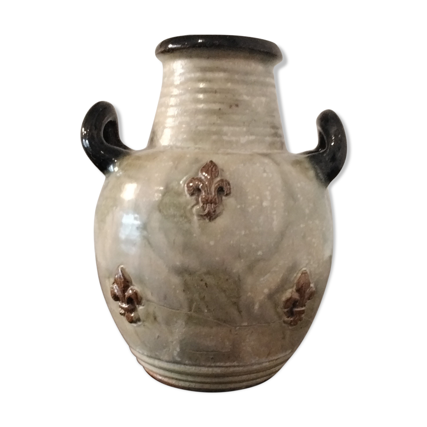 Vase with handles in Guérin sandstone