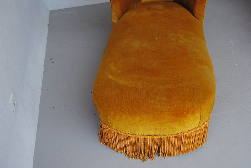 Day bed Louis Philippe style in red velvet