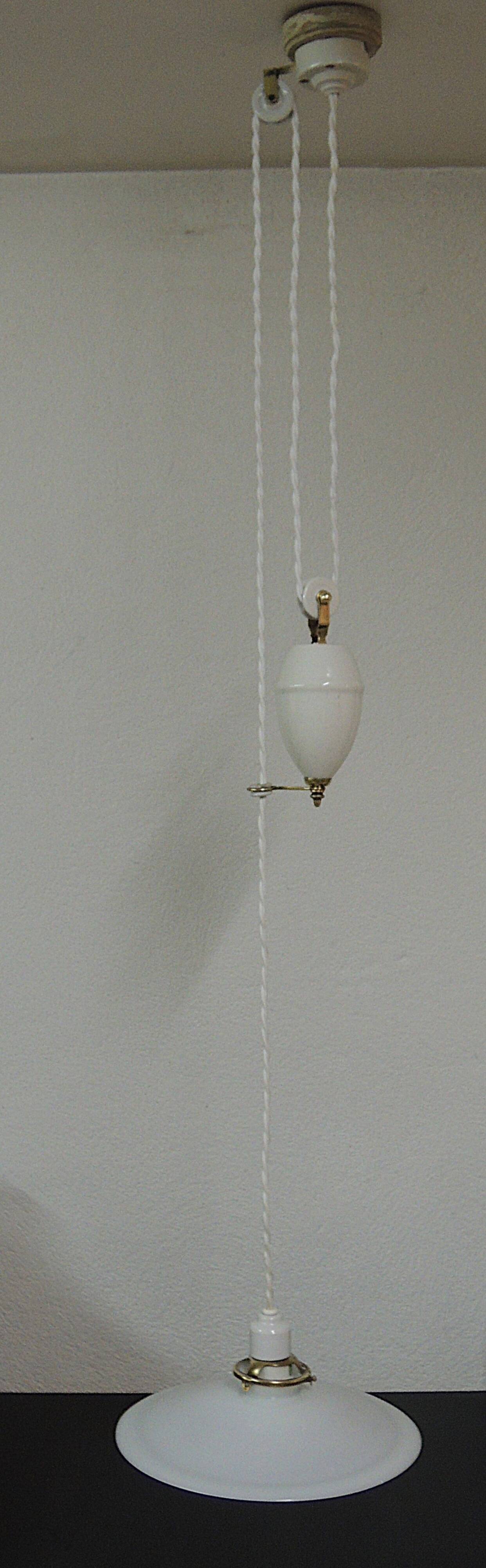 Suspension opaline monte-et-baisse