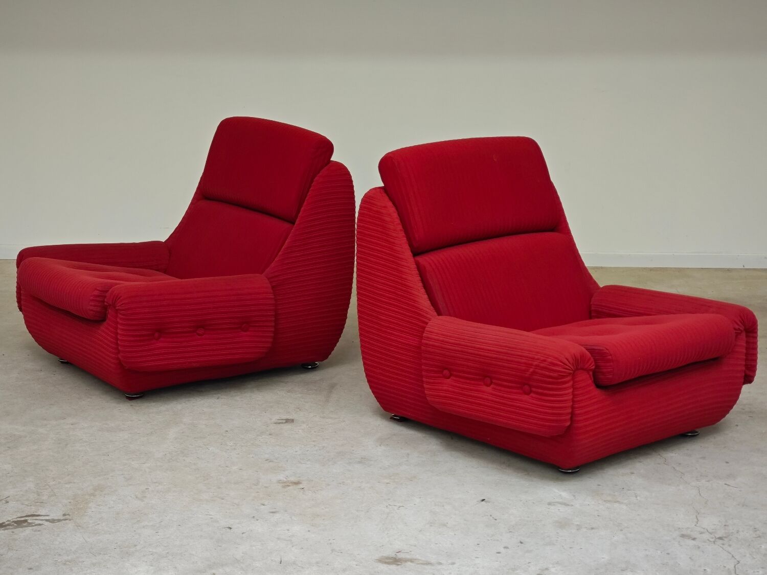 Paire de fauteuils rouge Atlantis Space Age République Tchèque 1970