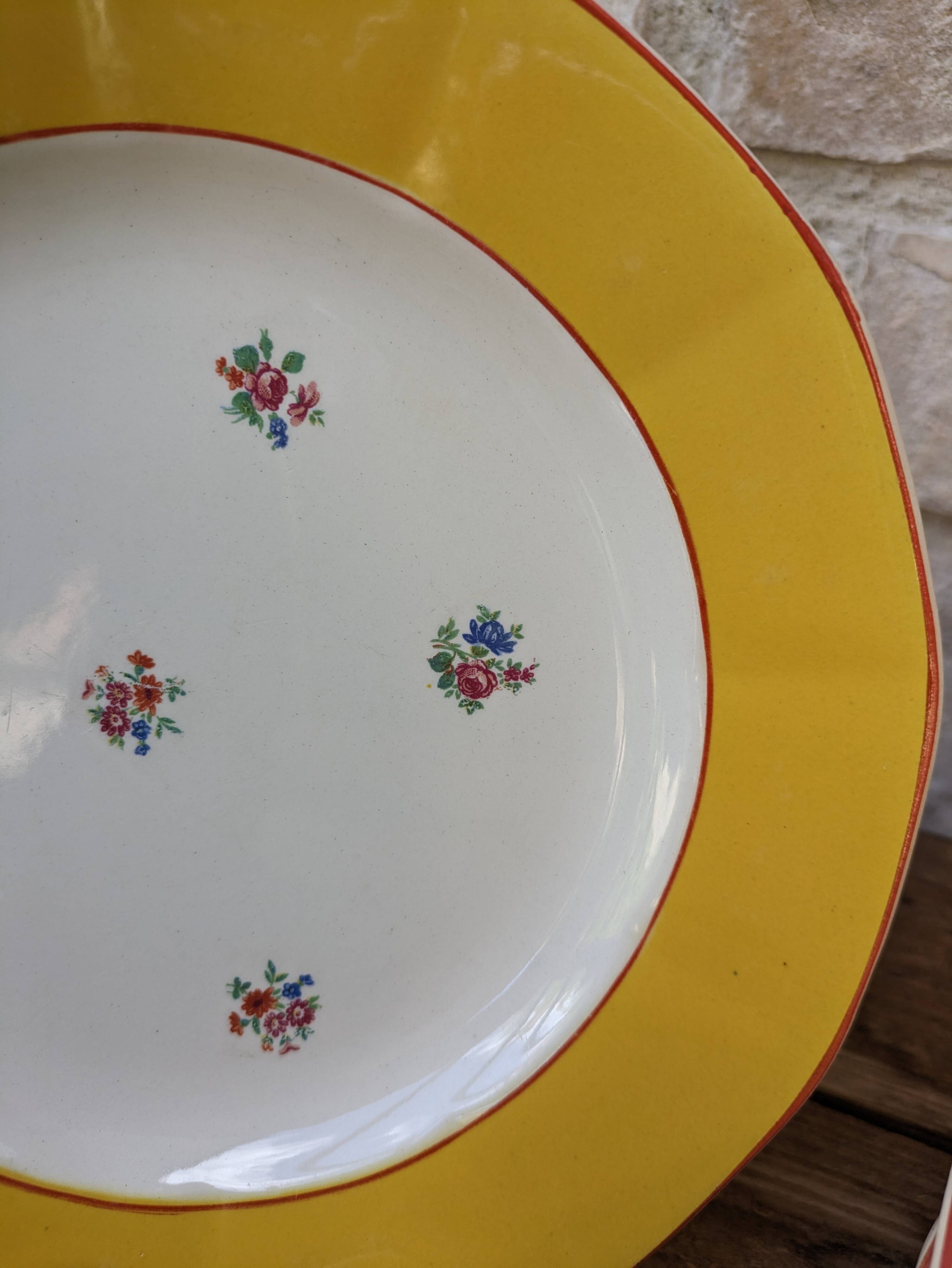 Set of 10 dessert plates with yellow border and floral decoration Sarreguemines