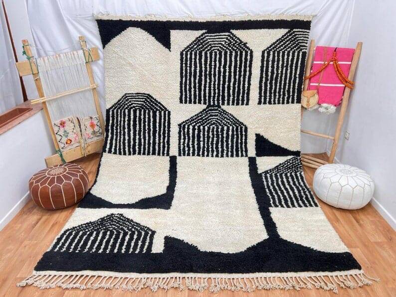 Handmade Moroccan Berber rug in wool, size 250 x 250 cm.