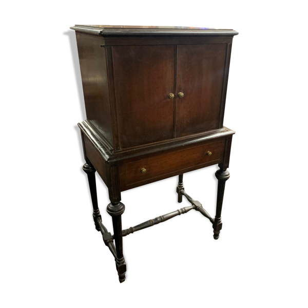 Meuble de télégraphe