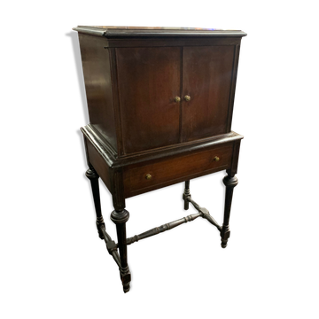 Meuble de télégraphe