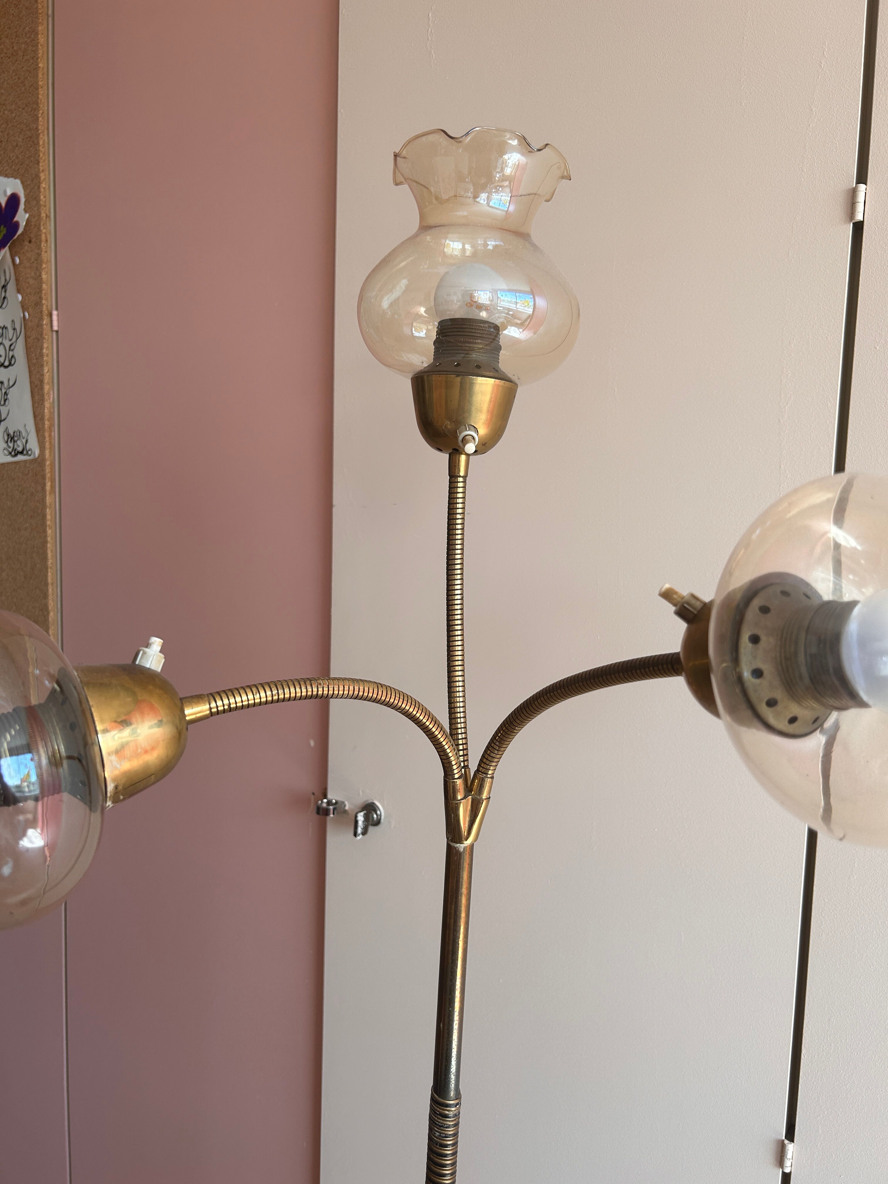 Floral floor lamp with 3 branches