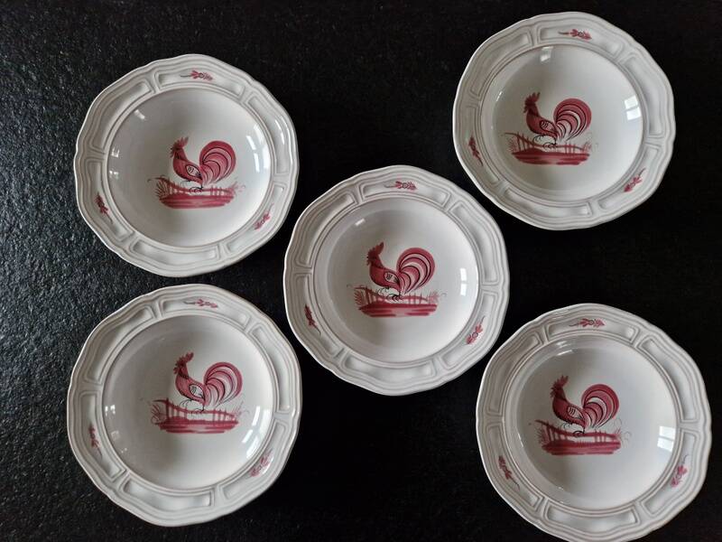 Henriot in Quimper - Set of 5 soup plates - Decorated with a pink rooster