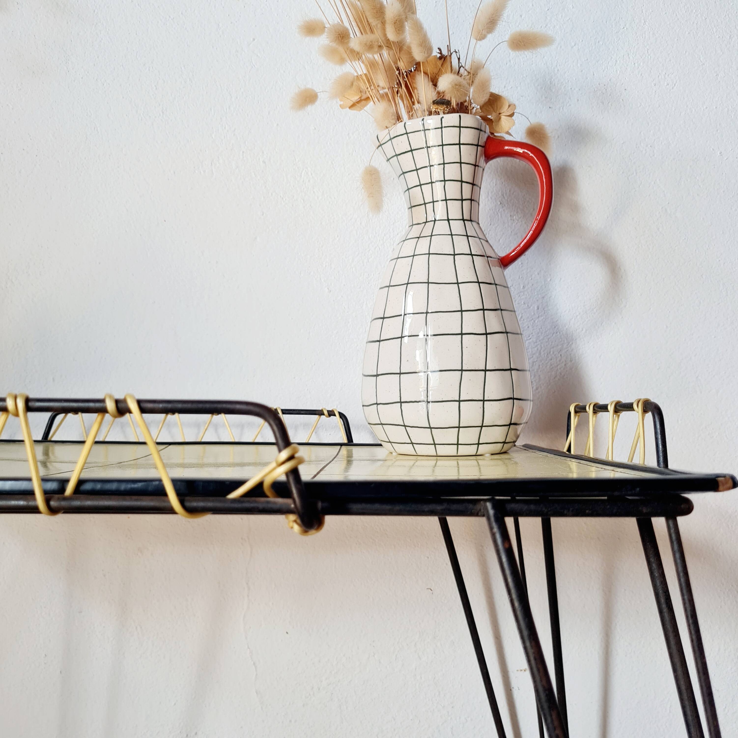 Table basse d'appoint en métal noir et scoubidou, années 50
