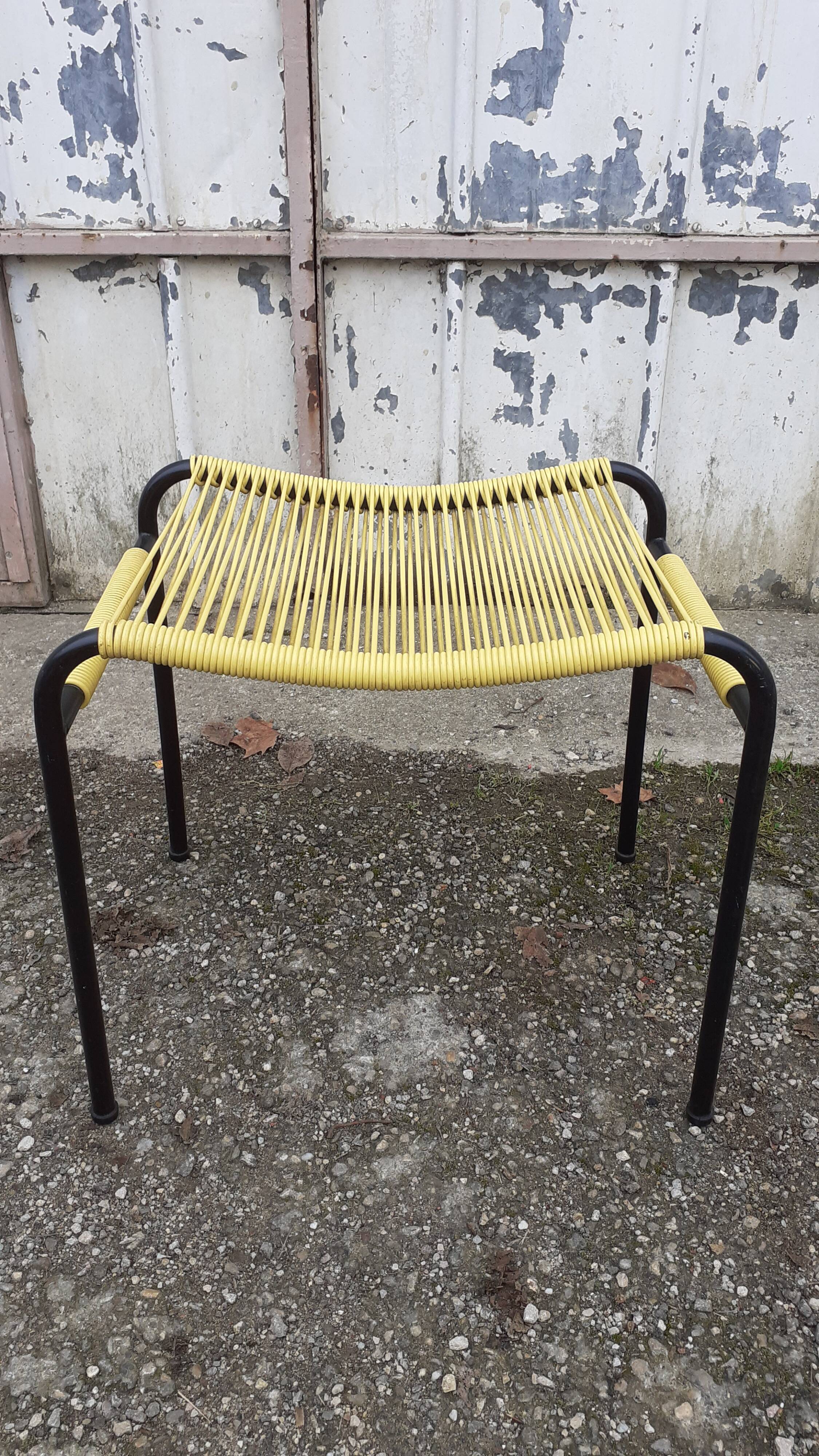 Scoubidou stool