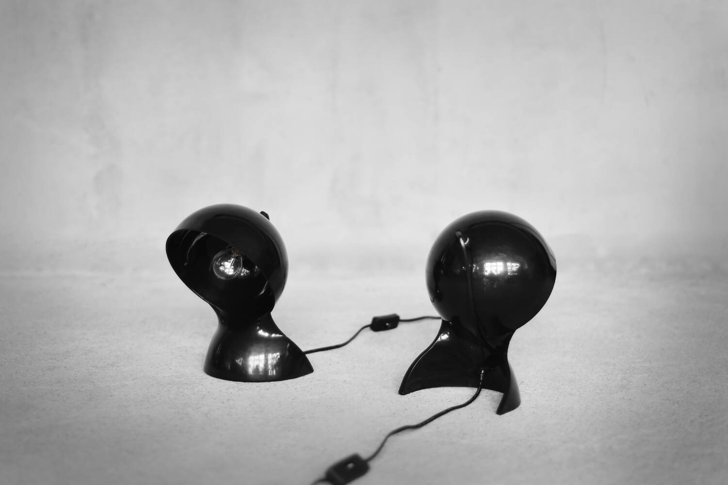 Vintage Modern Black Dalù Table Lamp by Vico Magistretti for Artemide, 1960