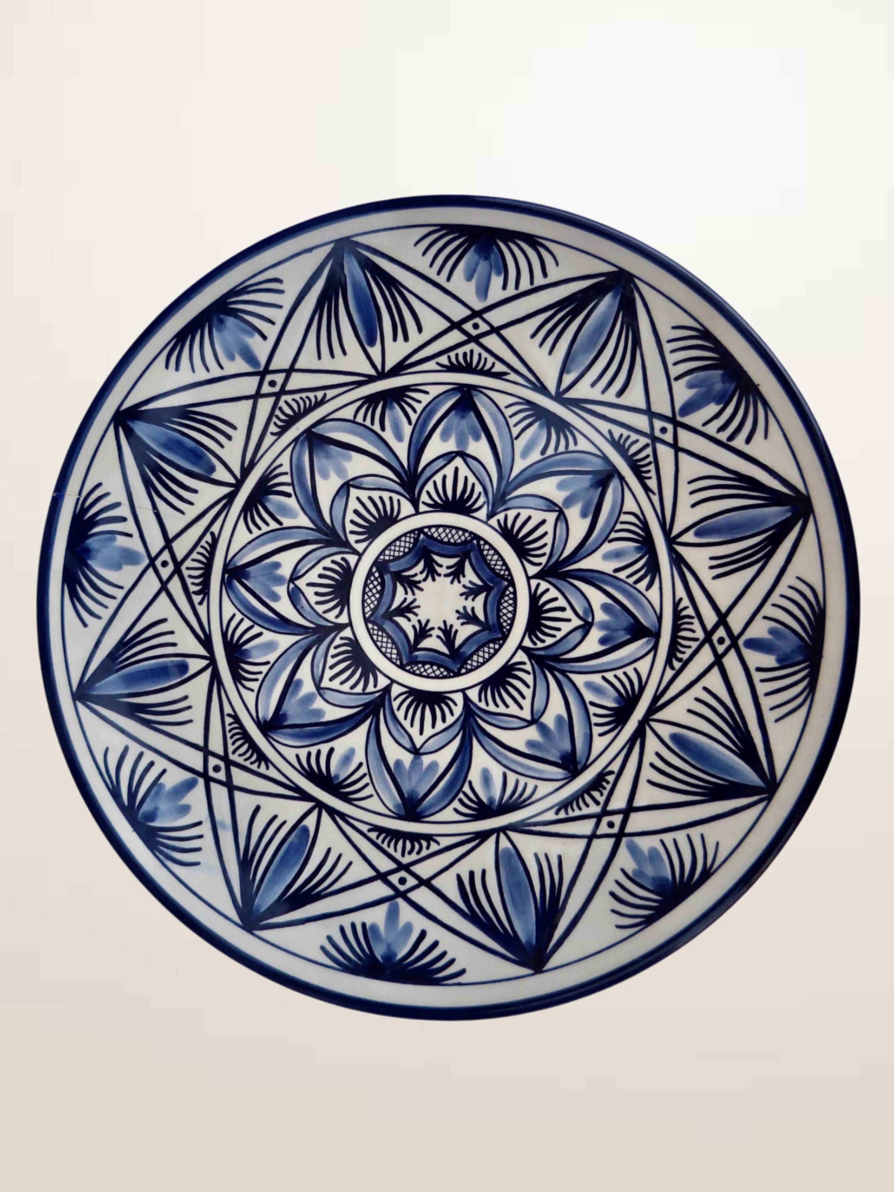 Set of three painted Spanish ceramic dishes - ⌀ 23, 26 and 32 cm