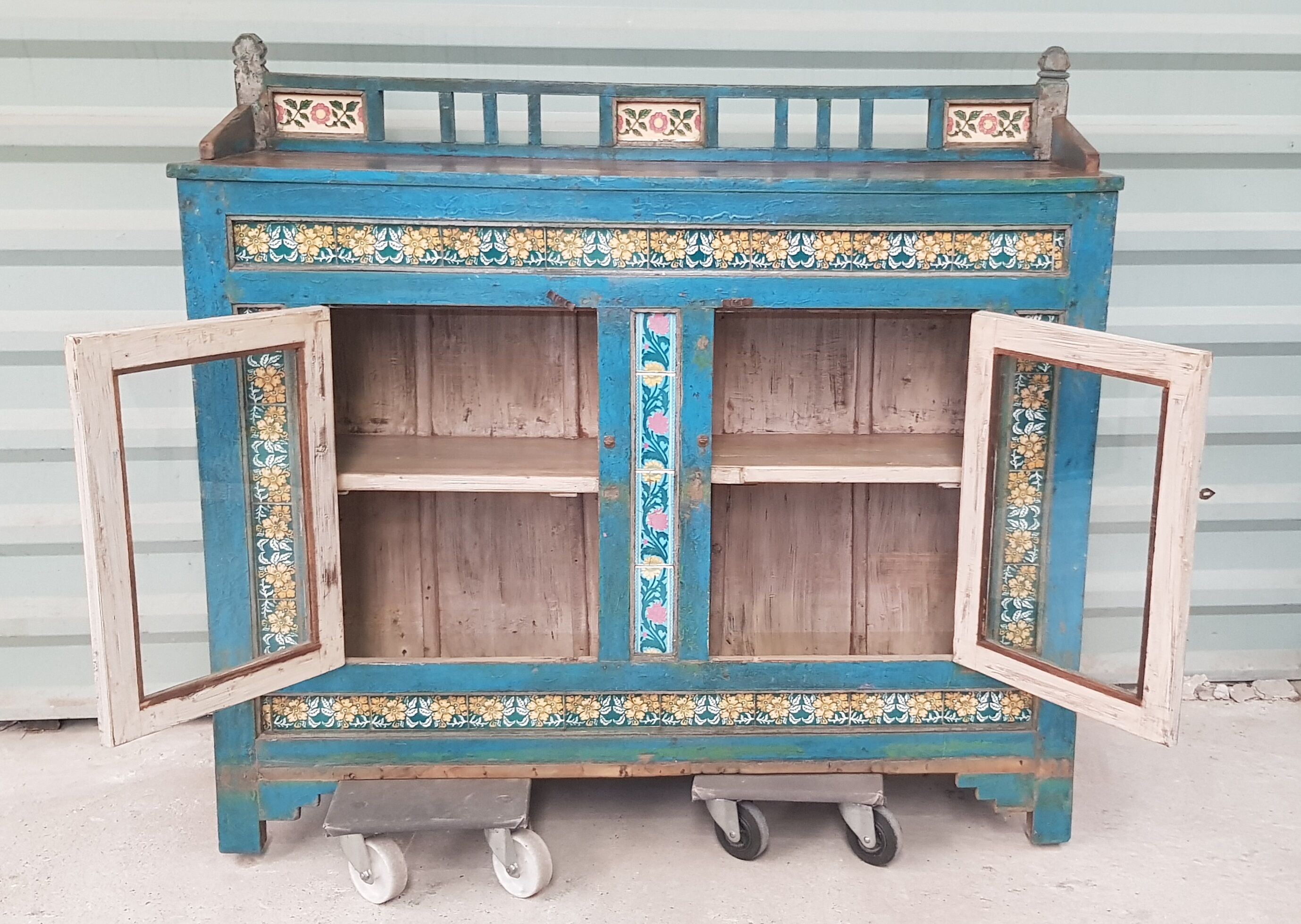 Buffet  in solid teak