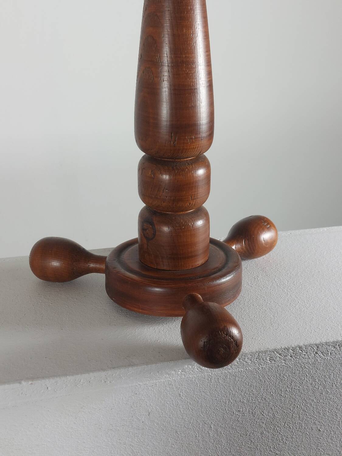 Vintage turned wooden flower support column