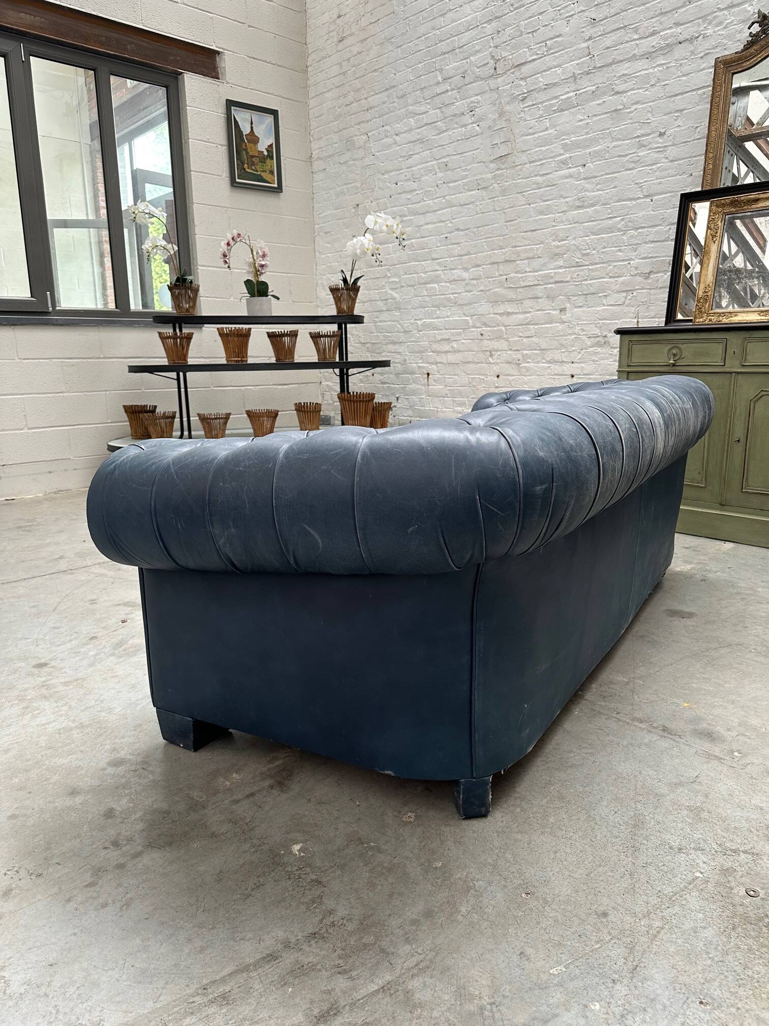 Canapé chesterfield en cuir bleu