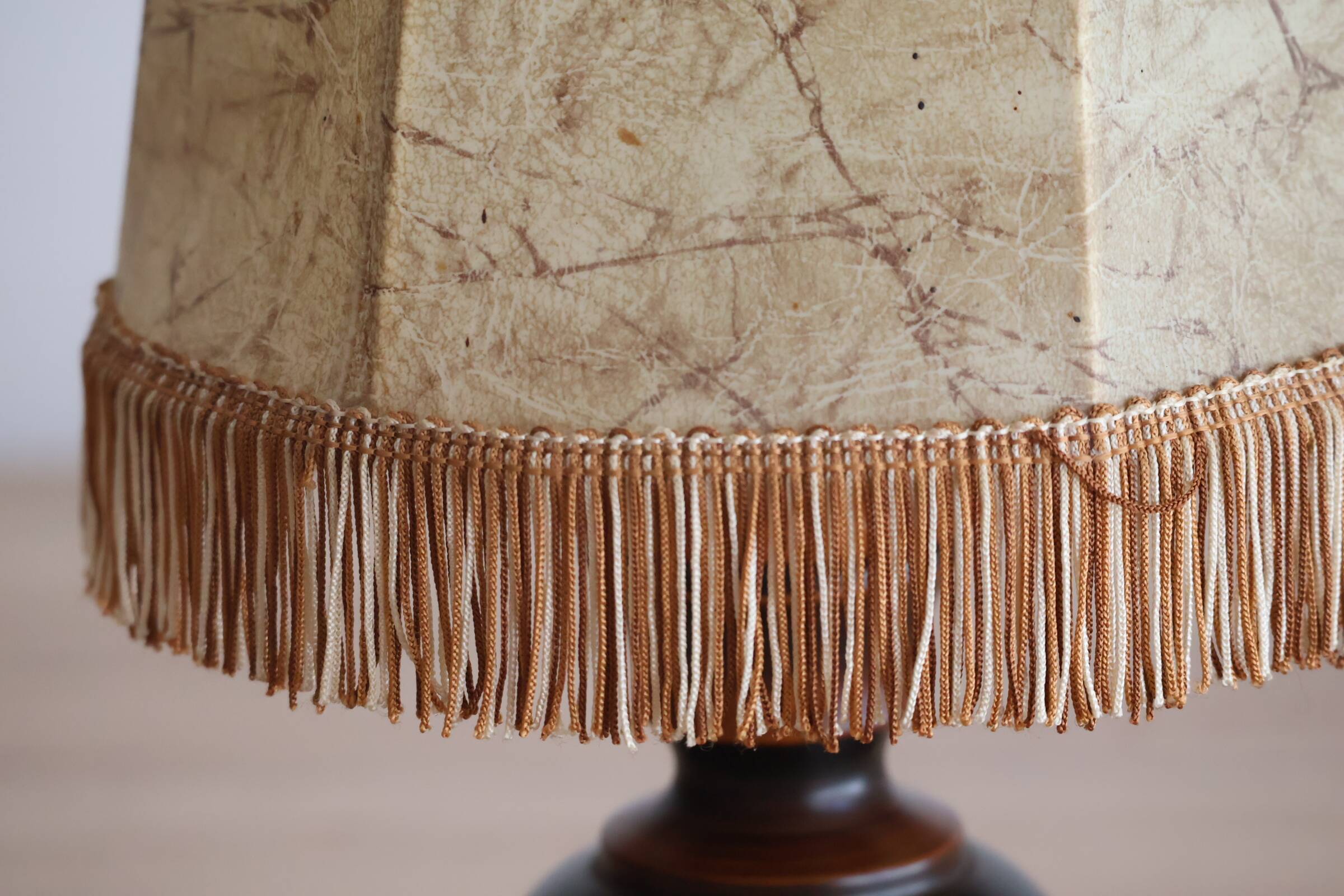 Vintage Italian table lamp in turned wood and leather lampshade