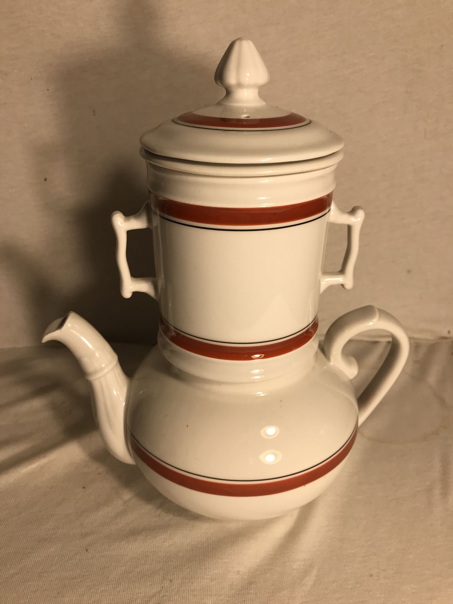 Théière Pillivuyt et 4 tasses céramique vintage