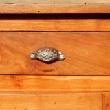 Ancien buffet de famille très élégant en noyer