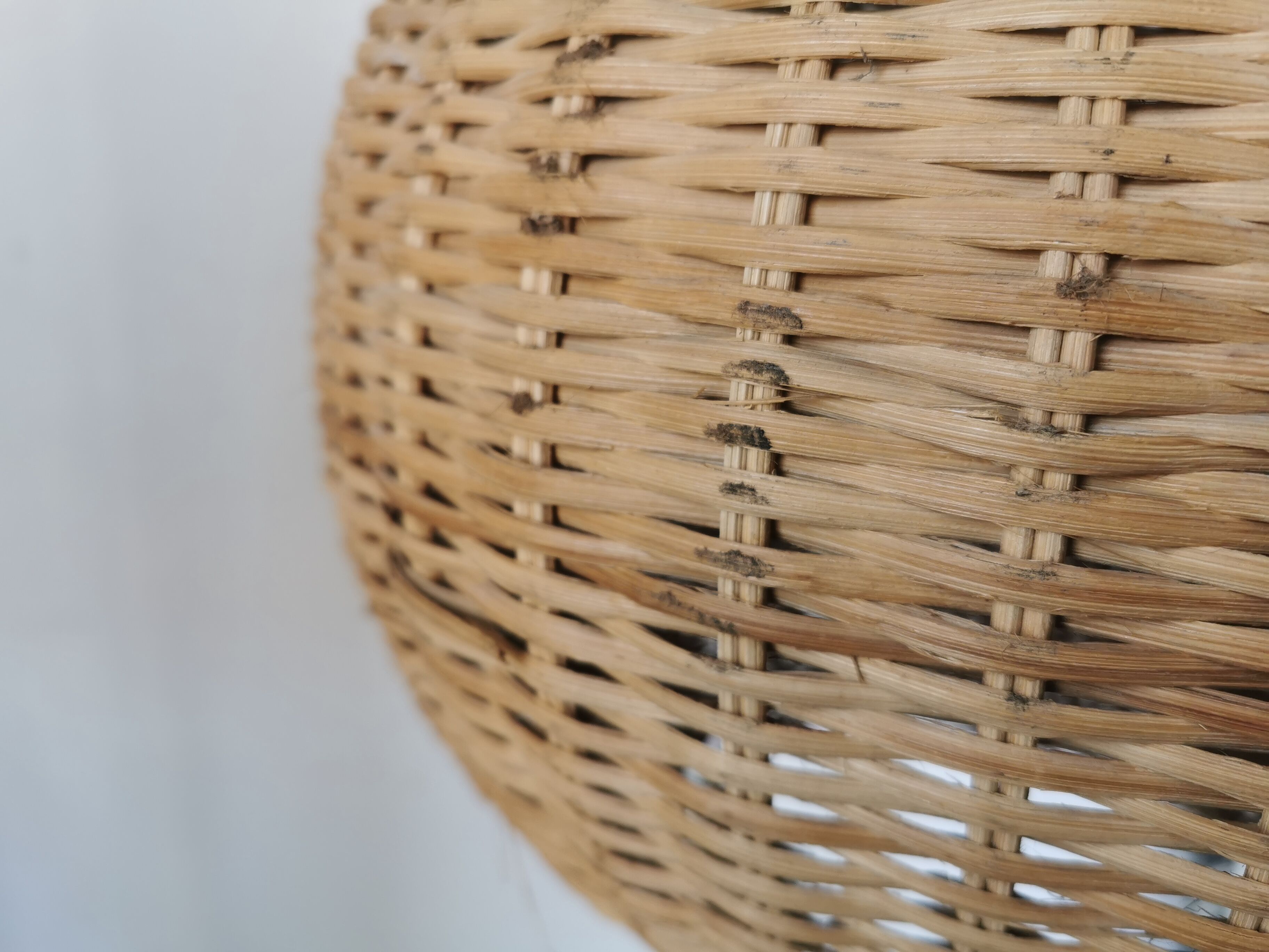 Rattan ball suspension